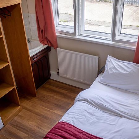 St Nicholas Hotel Гарроу Екстер'єр фото