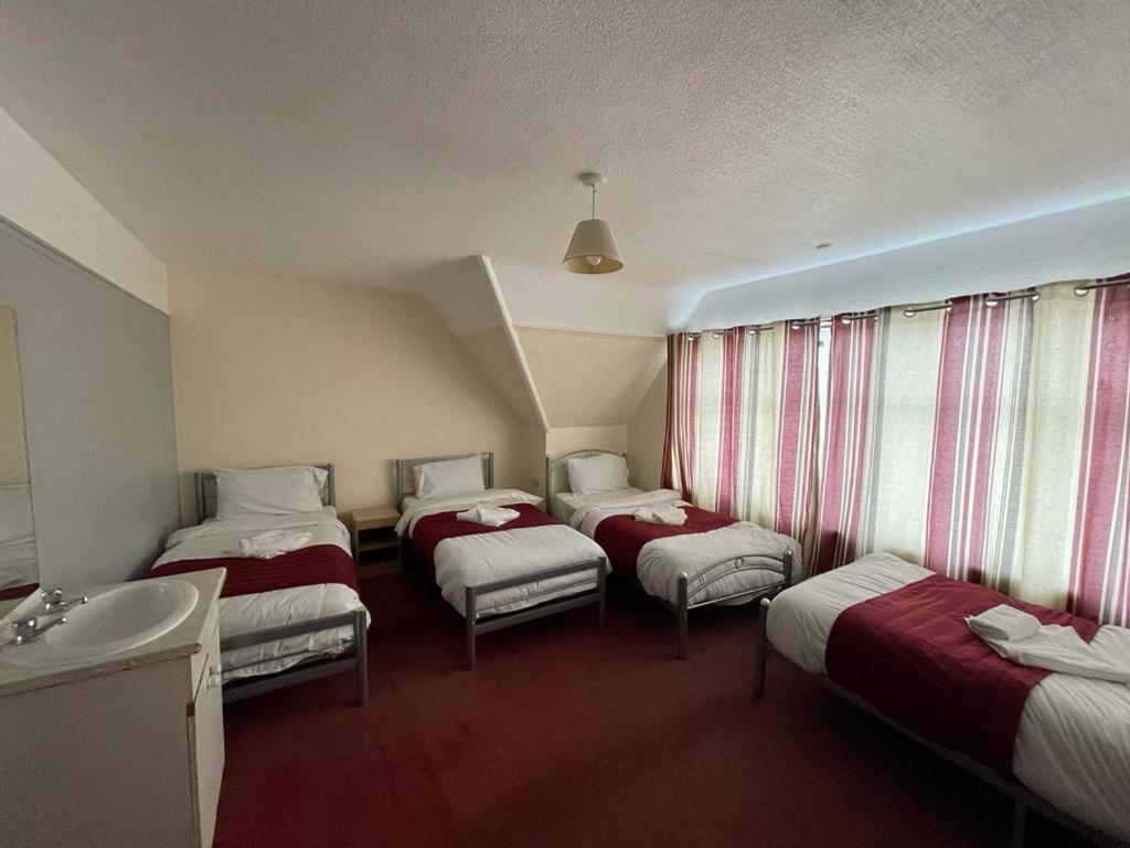 St Nicholas Hotel Гарроу Екстер'єр фото