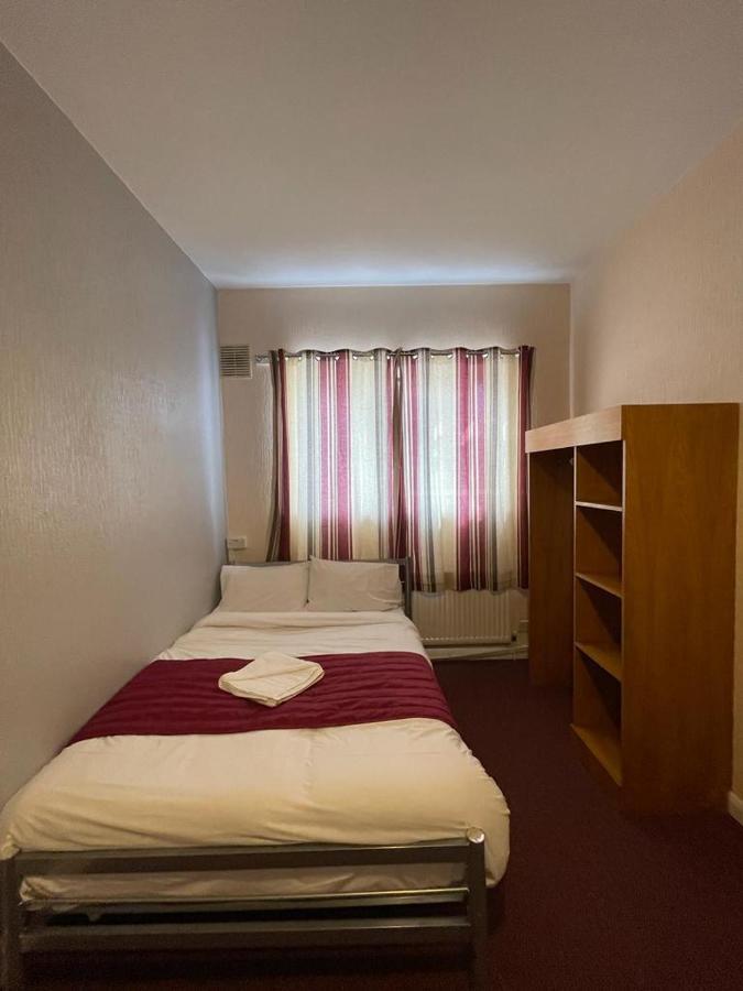 St Nicholas Hotel Гарроу Екстер'єр фото