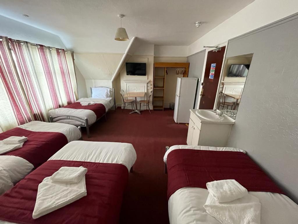 St Nicholas Hotel Гарроу Екстер'єр фото