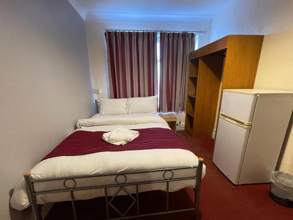 St Nicholas Hotel Гарроу Екстер'єр фото